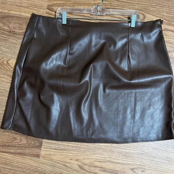 Old Navy Brown Faux Leather Mini Skirt 2X - Picture 2 of 5